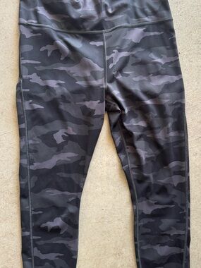 Athleta Women's Camo Performance Leggings - Black & Gray